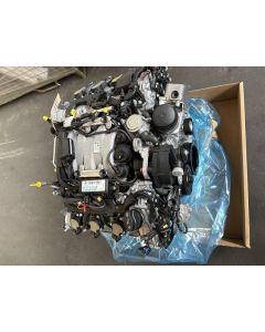 Benzinmotor 272.952 F212 (Neu) 170 kW; mit Unterdruckpumpe, Zündspulen, Zahnkranz A2720104746