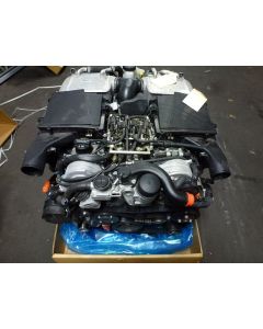 Petrol engine (as new) 390 kW; mit: Starter 0001149412, Alternator CG25S037, AC Compressor 447150-6061, Schieber (electricr Gassteller), flywheel, Injectors, turbo charger, high-pressure pump, vacuum pump A2770101300